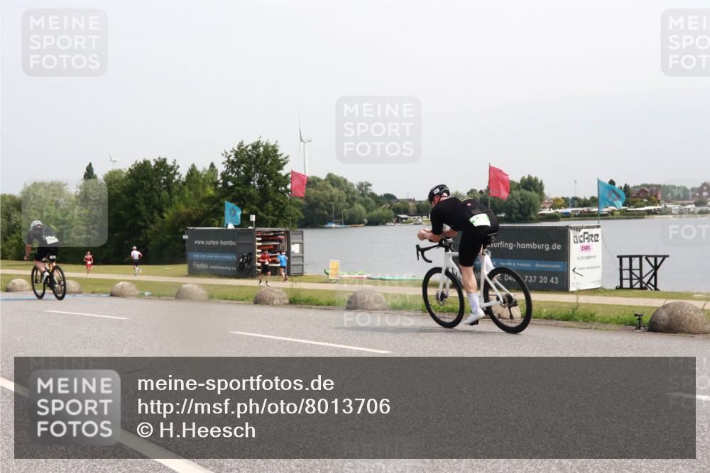 15.06.2025 - 27. Vierlanden-Triathlon H.Heesch http://msf.ph/oto/8013706 15.06.2025 11:10:22 Radfahren 649, 701 meine-sportfotos.de