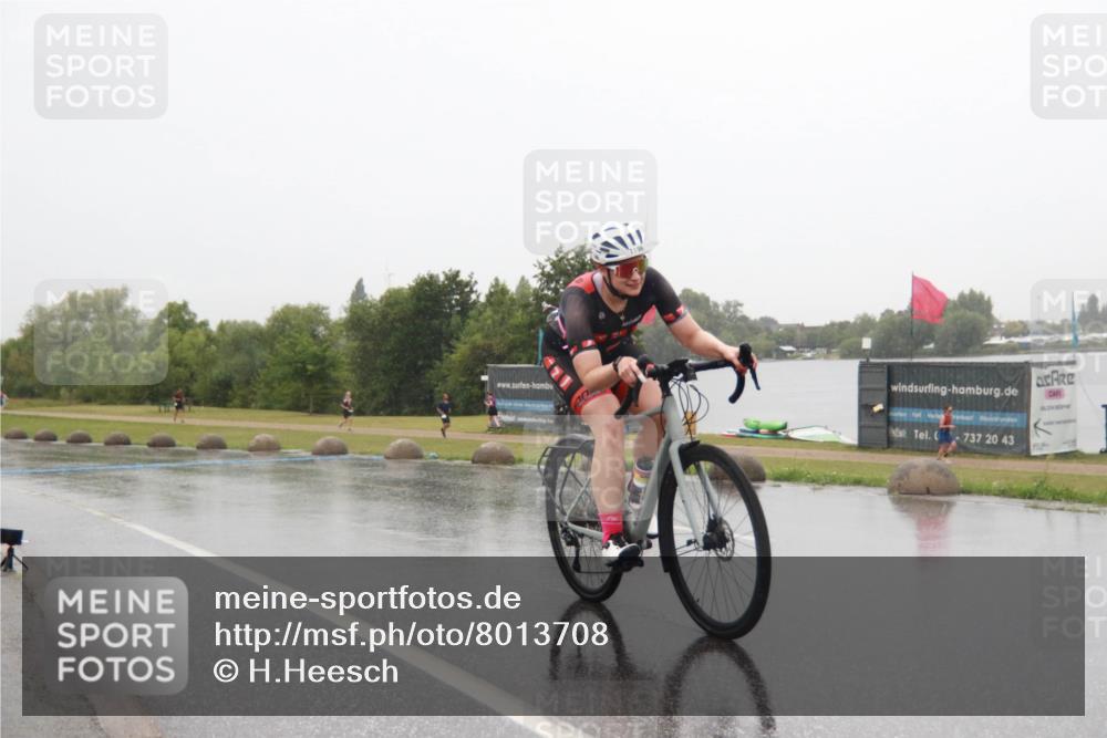 21.06.2025 - 27. Vierlanden-Triathlon H.Heesch http://msf.ph/oto/8013708 15.06.2025 13:48:28 Radfahren 1196 meine-sportfotos.de