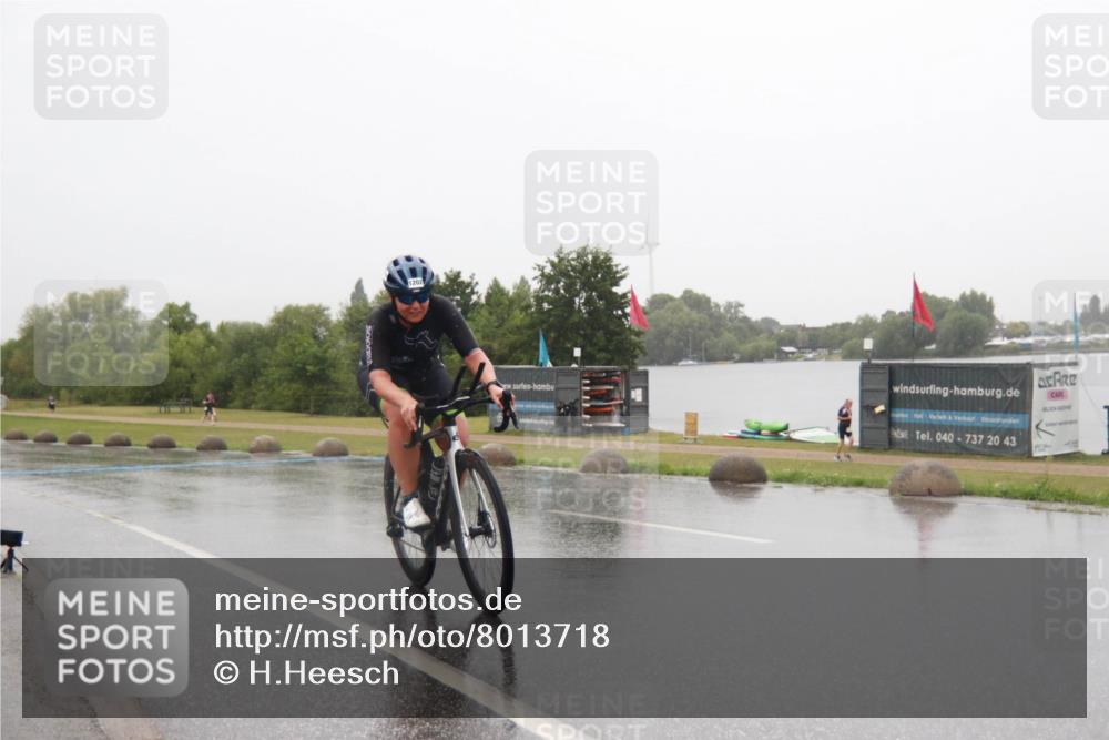 21.06.2025 - 27. Vierlanden-Triathlon H.Heesch http://msf.ph/oto/8013718 15.06.2025 13:48:38 Radfahren 1202 meine-sportfotos.de