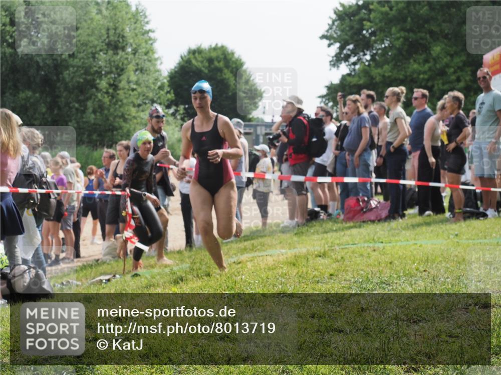 15.06.2025 - 27. Vierlanden-Triathlon KatJ http://msf.ph/oto/8013719 15.06.2025 10:14:56 Schwimmen 476, 521, 525, 546, 559, 570, 593, 608, 1397 meine-sportfotos.de