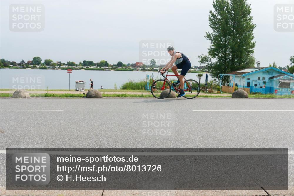 15.06.2025 - 27. Vierlanden-Triathlon H.Heesch http://msf.ph/oto/8013726 15.06.2025 11:09:07 Radfahren 32, 208, 217, 505, 869 meine-sportfotos.de
