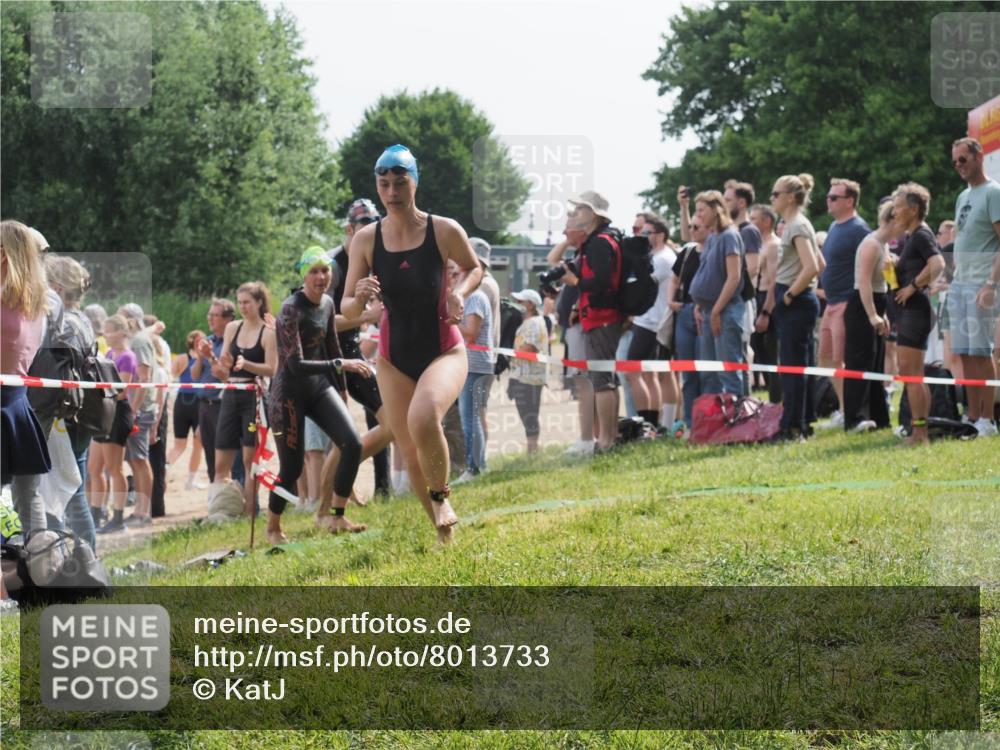 15.06.2025 - 27. Vierlanden-Triathlon KatJ http://msf.ph/oto/8013733 15.06.2025 10:14:56 Schwimmen 476, 521, 525, 546, 559, 570, 593, 608, 1397 meine-sportfotos.de