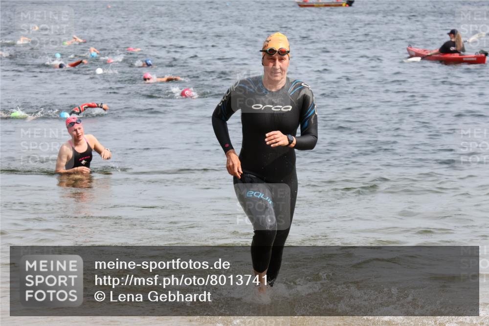 15.06.2025 - 27. Vierlanden-Triathlon Lena Gebhardt http://msf.ph/oto/8013741 15.06.2025 10:13:59 Schwimmen 472, 475, 490, 540 meine-sportfotos.de