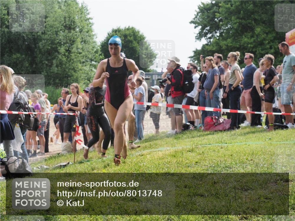 15.06.2025 - 27. Vierlanden-Triathlon KatJ http://msf.ph/oto/8013748 15.06.2025 10:14:56 Schwimmen 476, 521, 525, 546, 559, 570, 593, 608, 1397 meine-sportfotos.de