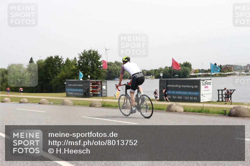 15.06.2025 - 27. Vierlanden-Triathlon H.Heesch http://msf.ph/oto/8013752 15.06.2025 11:11:14 Radfahren 106, 714 meine-sportfotos.de