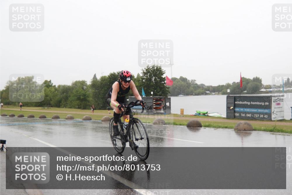 21.06.2025 - 27. Vierlanden-Triathlon H.Heesch http://msf.ph/oto/8013753 15.06.2025 13:50:35 Radfahren 1201 meine-sportfotos.de