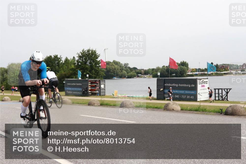 15.06.2025 - 27. Vierlanden-Triathlon H.Heesch http://msf.ph/oto/8013754 15.06.2025 11:11:14 Radfahren 106, 714 meine-sportfotos.de