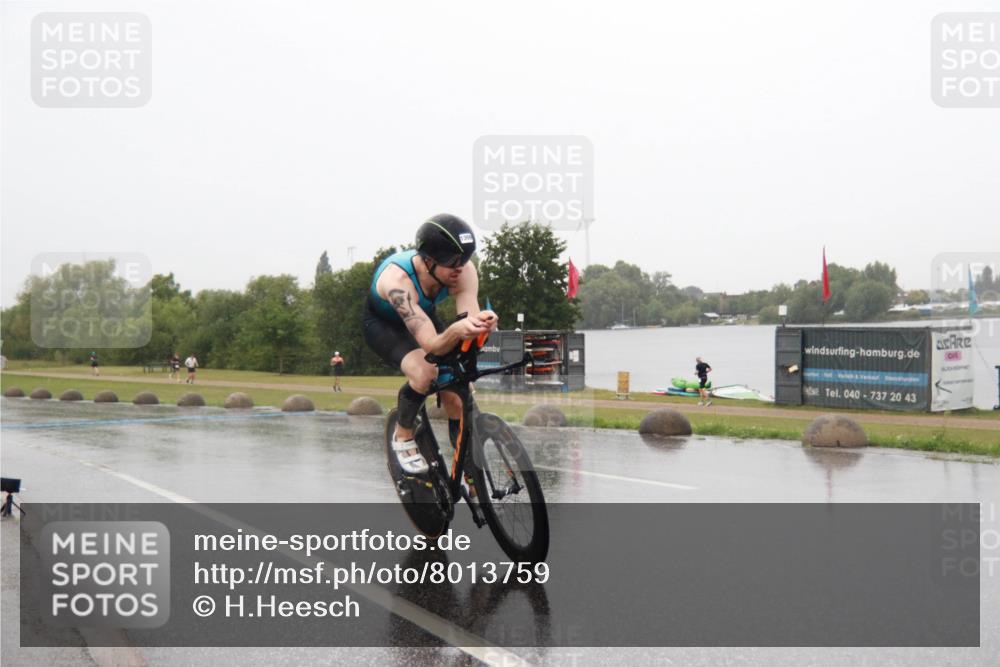 21.06.2025 - 27. Vierlanden-Triathlon H.Heesch http://msf.ph/oto/8013759 15.06.2025 13:50:50 Radfahren 1309 meine-sportfotos.de