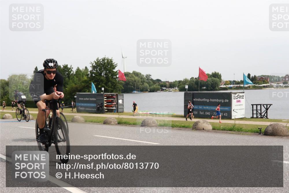 15.06.2025 - 27. Vierlanden-Triathlon H.Heesch http://msf.ph/oto/8013770 15.06.2025 11:11:25 Radfahren 59, 77, 127, 646 meine-sportfotos.de