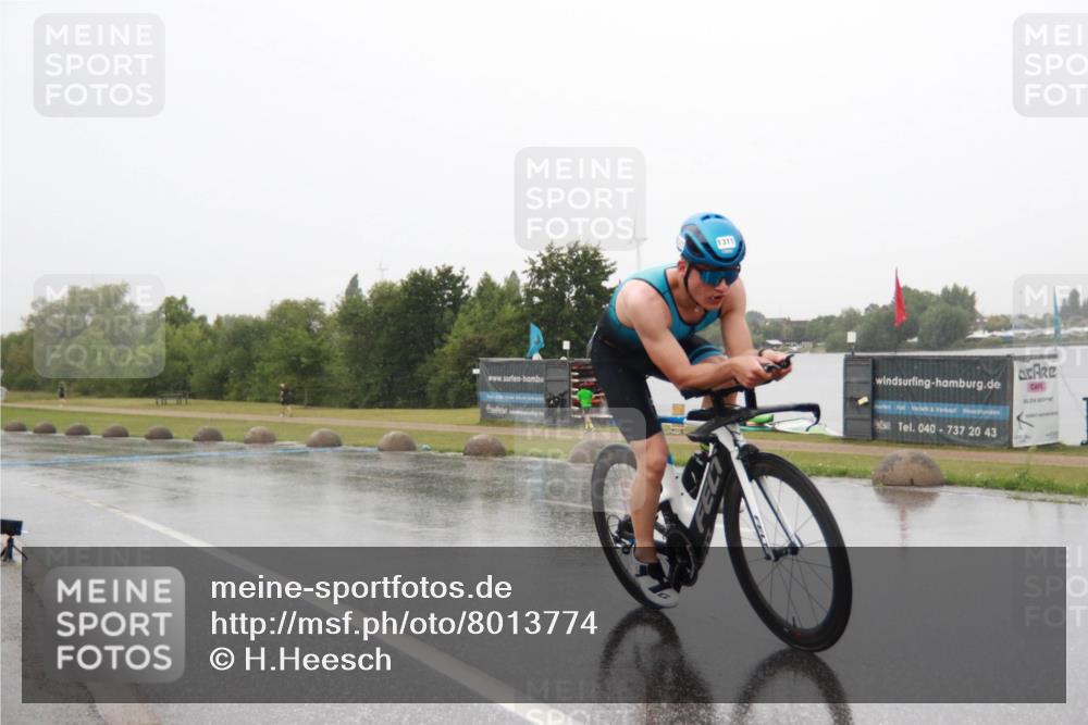 21.06.2025 - 27. Vierlanden-Triathlon H.Heesch http://msf.ph/oto/8013774 15.06.2025 13:51:06 Radfahren 1254, 1311 meine-sportfotos.de