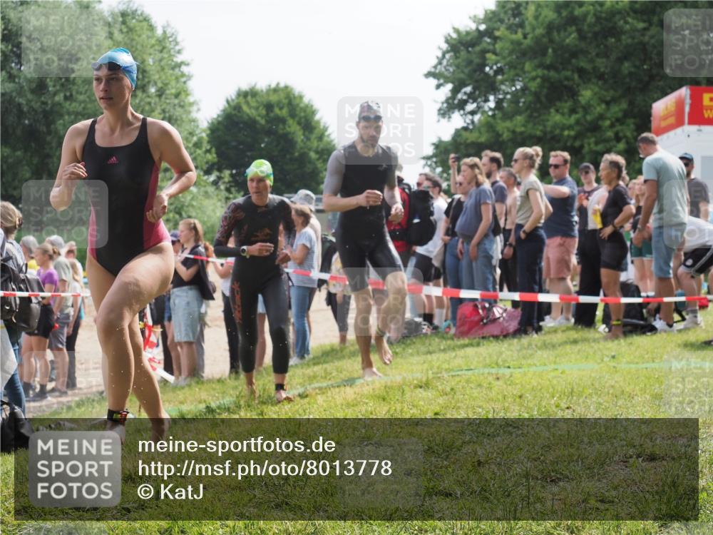 15.06.2025 - 27. Vierlanden-Triathlon KatJ http://msf.ph/oto/8013778 15.06.2025 10:14:57 Schwimmen 476, 521, 525, 559, 570, 592, 593, 605, 608, 1397 meine-sportfotos.de