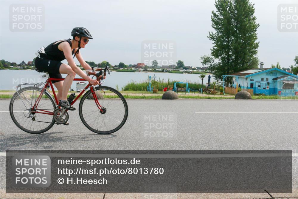15.06.2025 - 27. Vierlanden-Triathlon H.Heesch http://msf.ph/oto/8013780 15.06.2025 11:09:10 Radfahren 32, 208, 505 meine-sportfotos.de