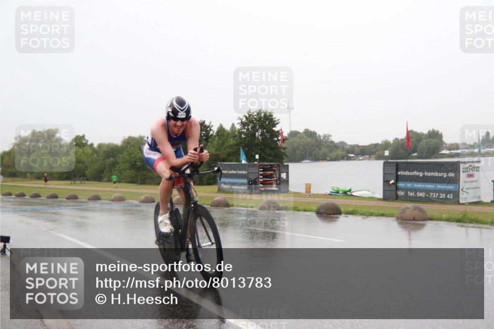 21.06.2025 - 27. Vierlanden-Triathlon H.Heesch http://msf.ph/oto/8013783 15.06.2025 13:51:19 Radfahren 1277 meine-sportfotos.de
