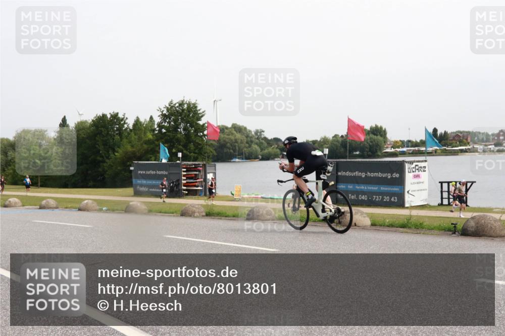 15.06.2025 - 27. Vierlanden-Triathlon H.Heesch http://msf.ph/oto/8013801 15.06.2025 11:11:59 Radfahren 212, 793 meine-sportfotos.de