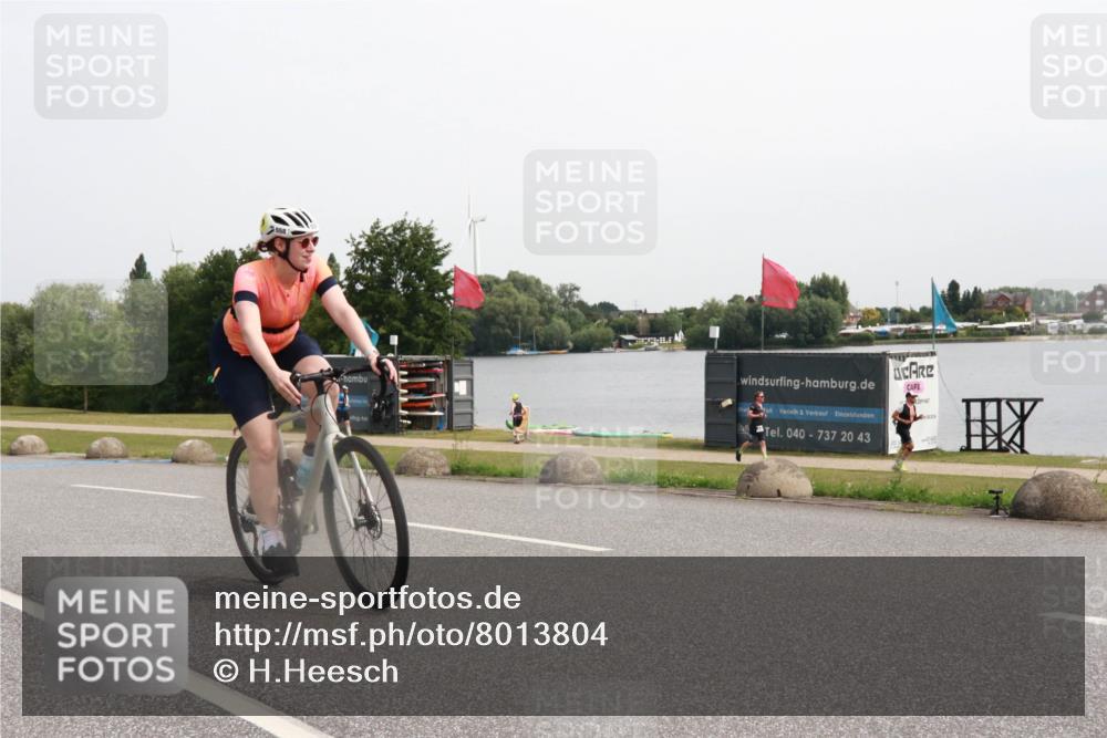 15.06.2025 - 27. Vierlanden-Triathlon H.Heesch http://msf.ph/oto/8013804 15.06.2025 11:12:05 Radfahren 558, 793 meine-sportfotos.de