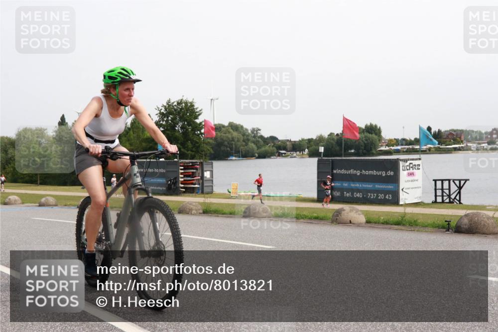 15.06.2025 - 27. Vierlanden-Triathlon H.Heesch http://msf.ph/oto/8013821 15.06.2025 11:12:17 Radfahren 231, 474, 574 meine-sportfotos.de