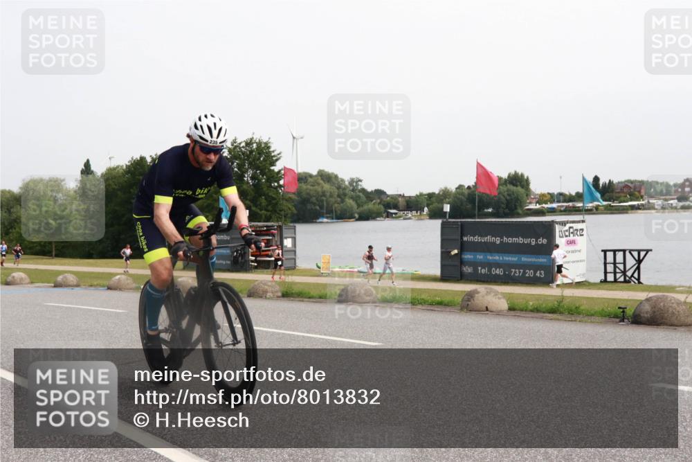 15.06.2025 - 27. Vierlanden-Triathlon H.Heesch http://msf.ph/oto/8013832 15.06.2025 11:12:21 Radfahren 235, 474, 574, 854 meine-sportfotos.de