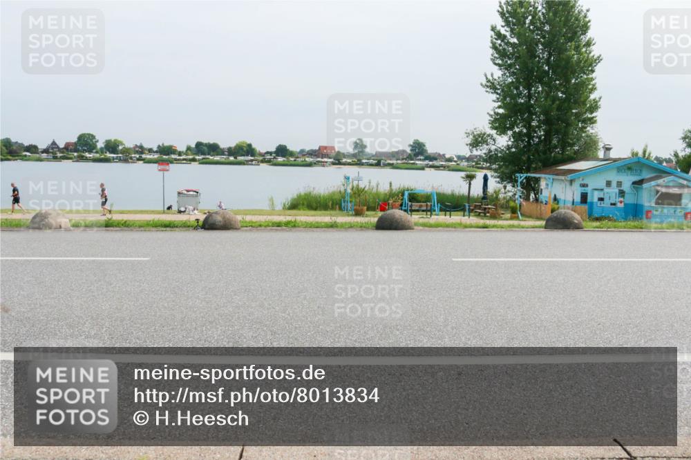 15.06.2025 - 27. Vierlanden-Triathlon H.Heesch http://msf.ph/oto/8013834 15.06.2025 11:09:12 Radfahren 32, 208, 505, 708 meine-sportfotos.de
