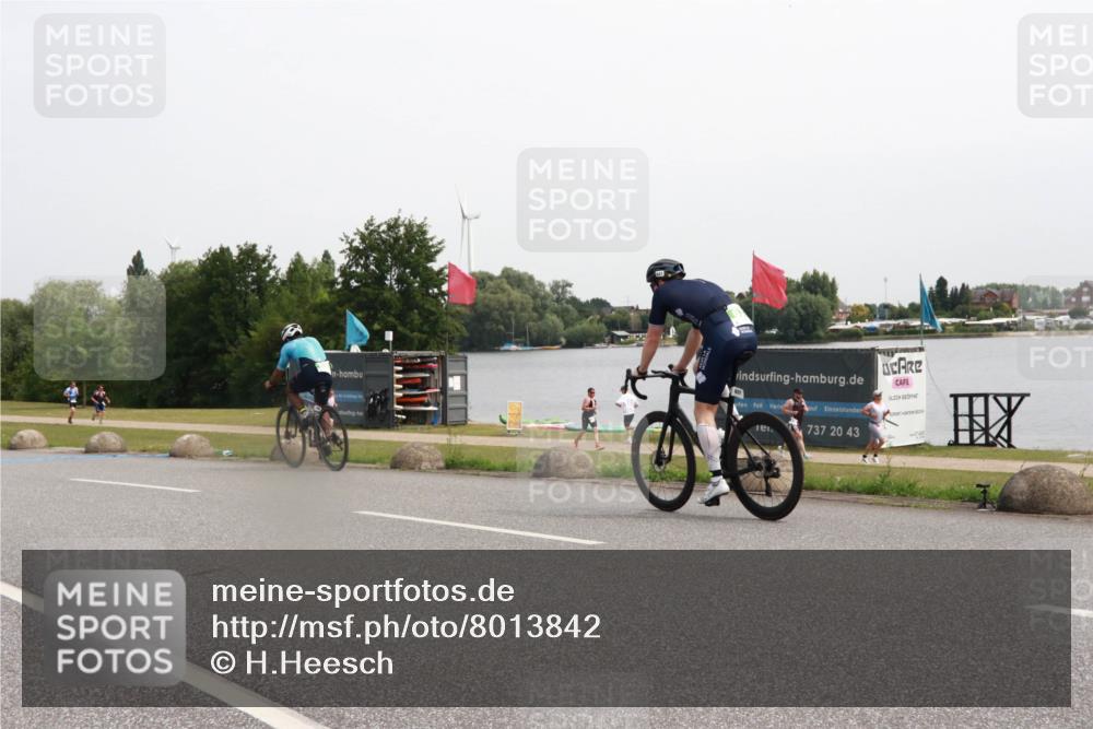 15.06.2025 - 27. Vierlanden-Triathlon H.Heesch http://msf.ph/oto/8013842 15.06.2025 11:12:24 Radfahren 235, 474, 637, 699, 854 meine-sportfotos.de