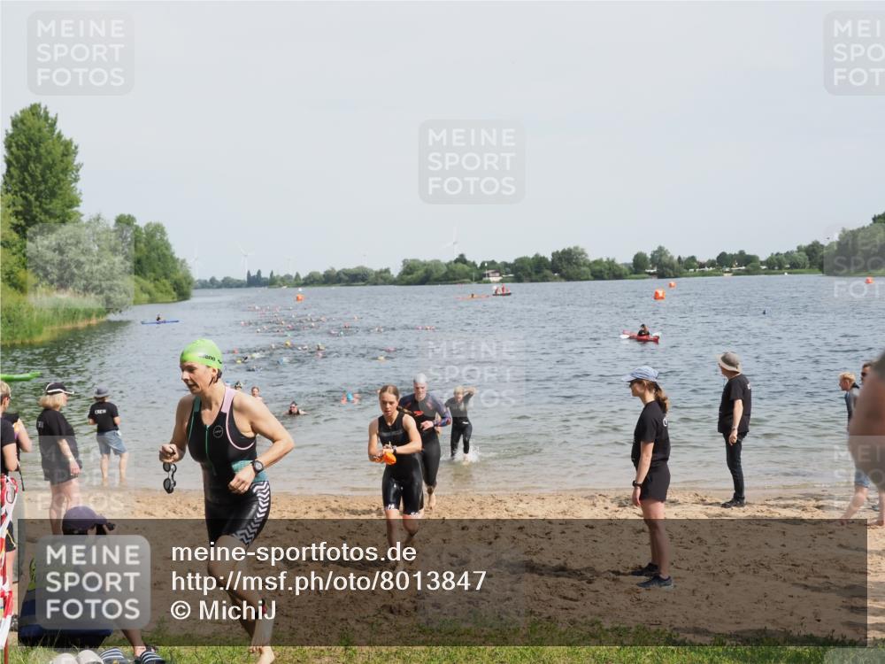 21.06.2025 - 27. Vierlanden-Triathlon MichiJ http://msf.ph/oto/8013847 15.06.2026 10:15:42 Schwimmen 483, 509, 511, 564, 577, 590, 630 meine-sportfotos.de