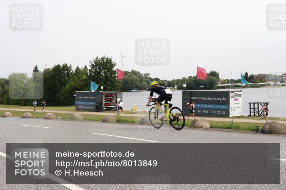 15.06.2025 - 27. Vierlanden-Triathlon H.Heesch http://msf.ph/oto/8013849 15.06.2025 11:12:26 Radfahren 222, 235, 637, 699, 854 meine-sportfotos.de