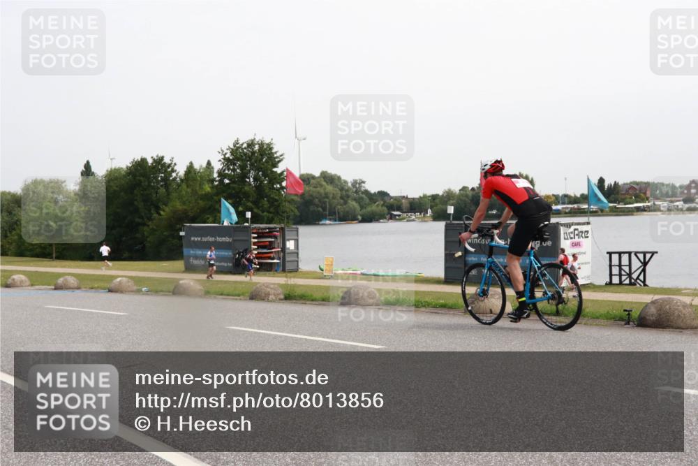 15.06.2025 - 27. Vierlanden-Triathlon H.Heesch http://msf.ph/oto/8013856 15.06.2025 11:12:30 Radfahren 222, 637, 699, 810 meine-sportfotos.de