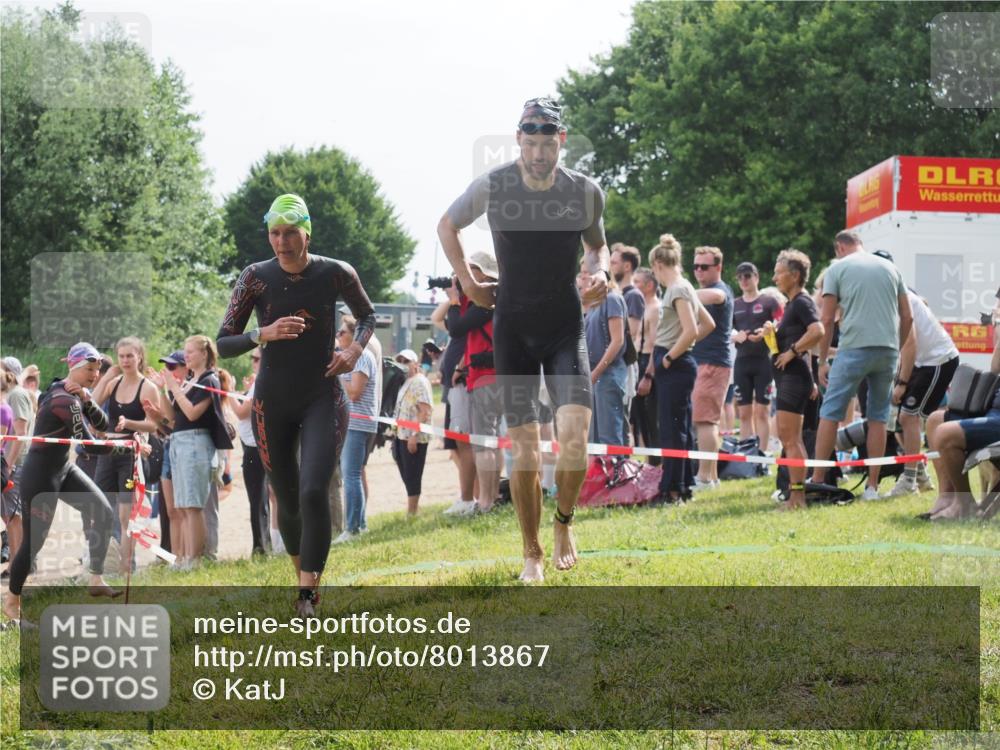 15.06.2025 - 27. Vierlanden-Triathlon KatJ http://msf.ph/oto/8013867 15.06.2025 10:14:58 Schwimmen 476, 521, 525, 528, 570, 592, 593, 605, 608, 1397 meine-sportfotos.de