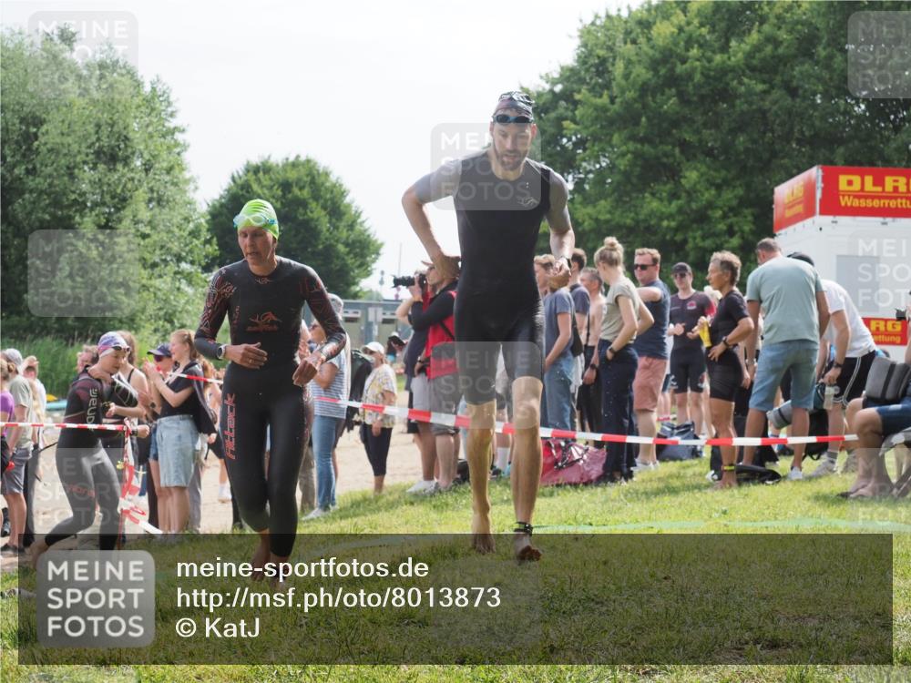 15.06.2025 - 27. Vierlanden-Triathlon KatJ http://msf.ph/oto/8013873 15.06.2025 10:14:58 Schwimmen 476, 521, 525, 528, 570, 592, 593, 605, 608, 1397 meine-sportfotos.de