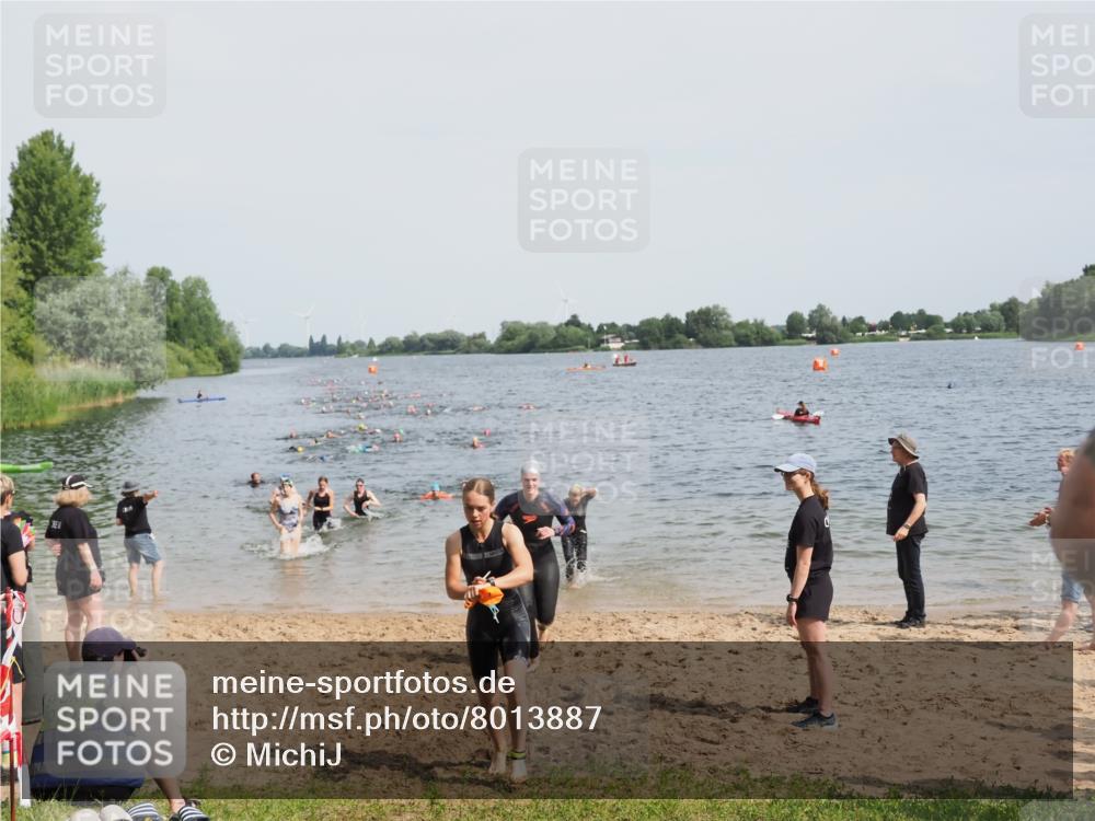 21.06.2025 - 27. Vierlanden-Triathlon MichiJ http://msf.ph/oto/8013887 15.06.2026 10:15:43 Schwimmen 483, 509, 564, 577, 590, 630 meine-sportfotos.de