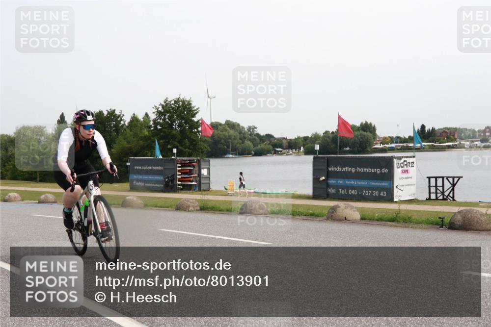 15.06.2025 - 27. Vierlanden-Triathlon H.Heesch http://msf.ph/oto/8013901 15.06.2025 11:12:43 Radfahren 553, 572, 578 meine-sportfotos.de