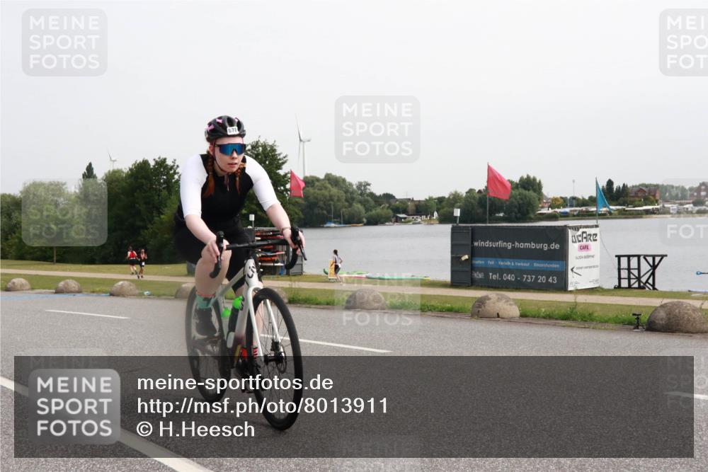 15.06.2025 - 27. Vierlanden-Triathlon H.Heesch http://msf.ph/oto/8013911 15.06.2025 11:12:43 Radfahren 553, 572, 578 meine-sportfotos.de