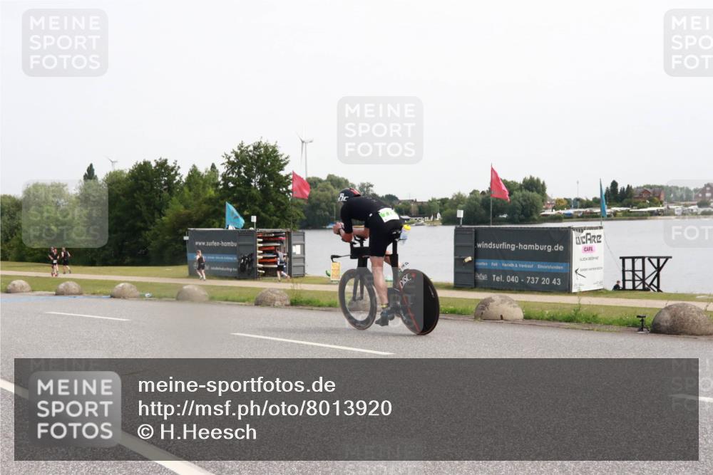 15.06.2025 - 27. Vierlanden-Triathlon H.Heesch http://msf.ph/oto/8013920 15.06.2025 11:13:04 Radfahren 778 meine-sportfotos.de