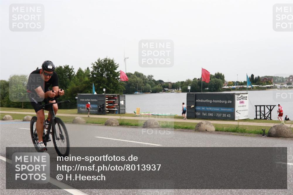 15.06.2025 - 27. Vierlanden-Triathlon H.Heesch http://msf.ph/oto/8013937 15.06.2025 11:13:22 Radfahren 9, 134, 223 meine-sportfotos.de