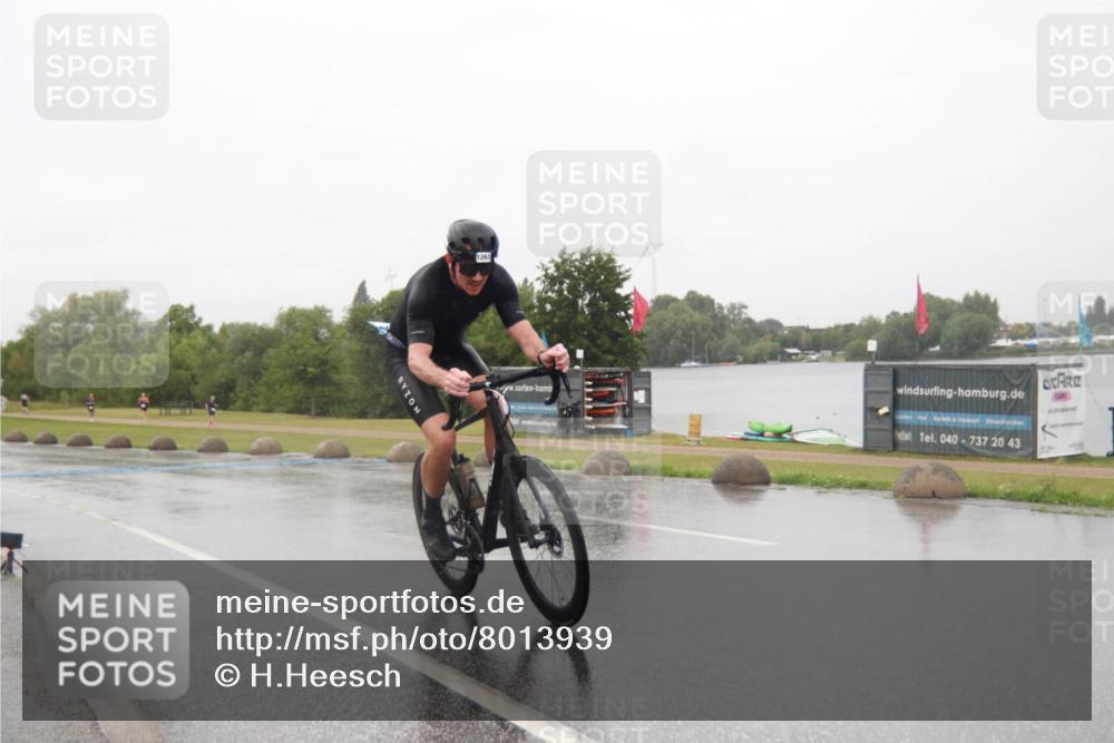 21.06.2025 - 27. Vierlanden-Triathlon H.Heesch http://msf.ph/oto/8013939 15.06.2025 13:56:36 Radfahren 1258, 1263 meine-sportfotos.de