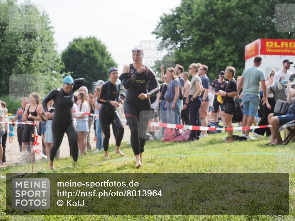 15.06.2025 - 27. Vierlanden-Triathlon KatJ http://msf.ph/oto/8013964 15.06.2025 10:15:00 Schwimmen 476, 521, 525, 528, 570, 592, 593, 605, 608, 1397 meine-sportfotos.de