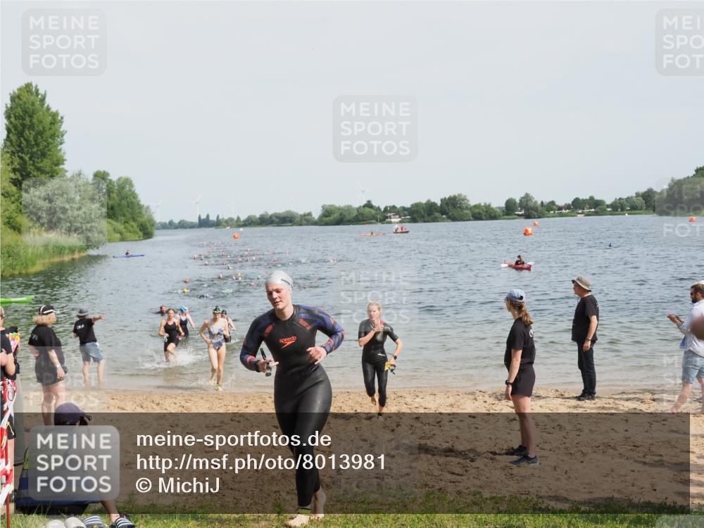 21.06.2025 - 27. Vierlanden-Triathlon MichiJ http://msf.ph/oto/8013981 15.06.2026 10:15:46 Schwimmen 483, 505, 509, 564, 577, 590, 630 meine-sportfotos.de