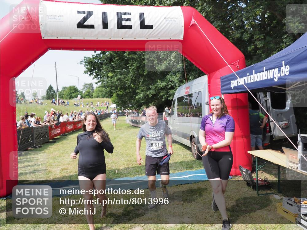 21.06.2025 - 27. Vierlanden-Triathlon MichiJ http://msf.ph/oto/8013996 15.06.2026 11:30:54 Ziel 610 meine-sportfotos.de