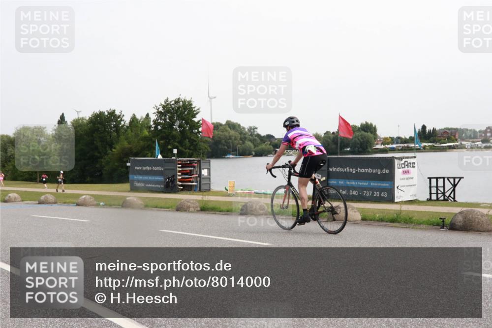 15.06.2025 - 27. Vierlanden-Triathlon H.Heesch http://msf.ph/oto/8014000 15.06.2025 11:13:45 Radfahren 734 meine-sportfotos.de