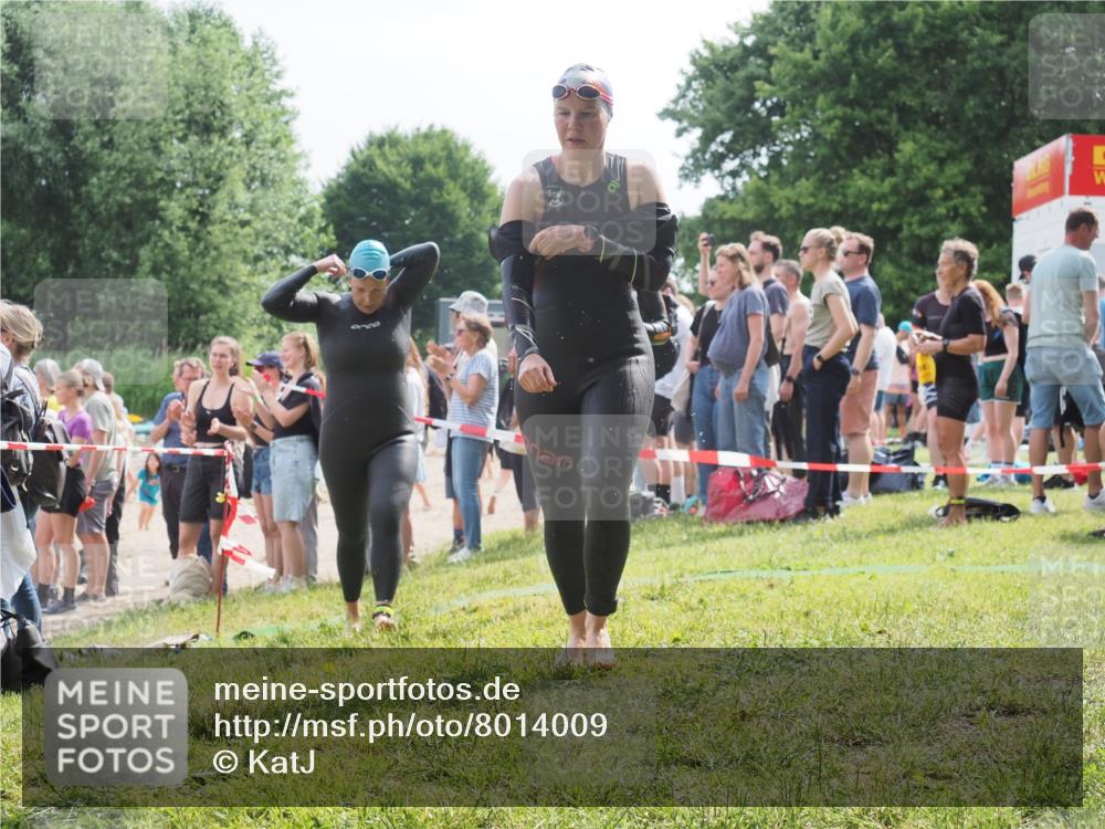15.06.2025 - 27. Vierlanden-Triathlon KatJ http://msf.ph/oto/8014009 15.06.2025 10:15:01 Schwimmen 476, 521, 525, 528, 570, 592, 593, 605, 608, 1397 meine-sportfotos.de