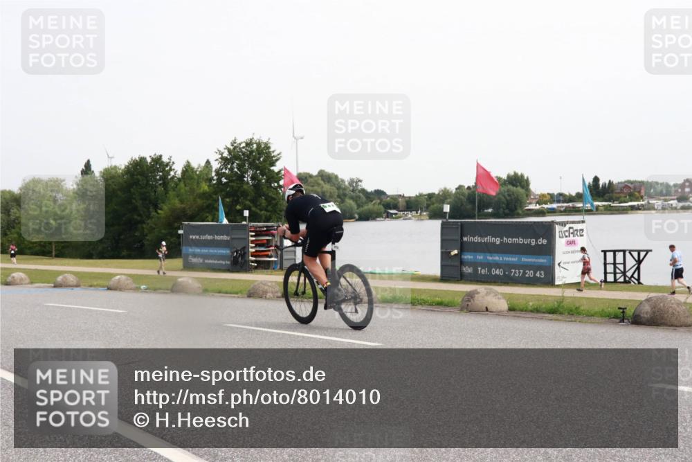 15.06.2025 - 27. Vierlanden-Triathlon H.Heesch http://msf.ph/oto/8014010 15.06.2025 11:13:47 Radfahren 734, 773 meine-sportfotos.de