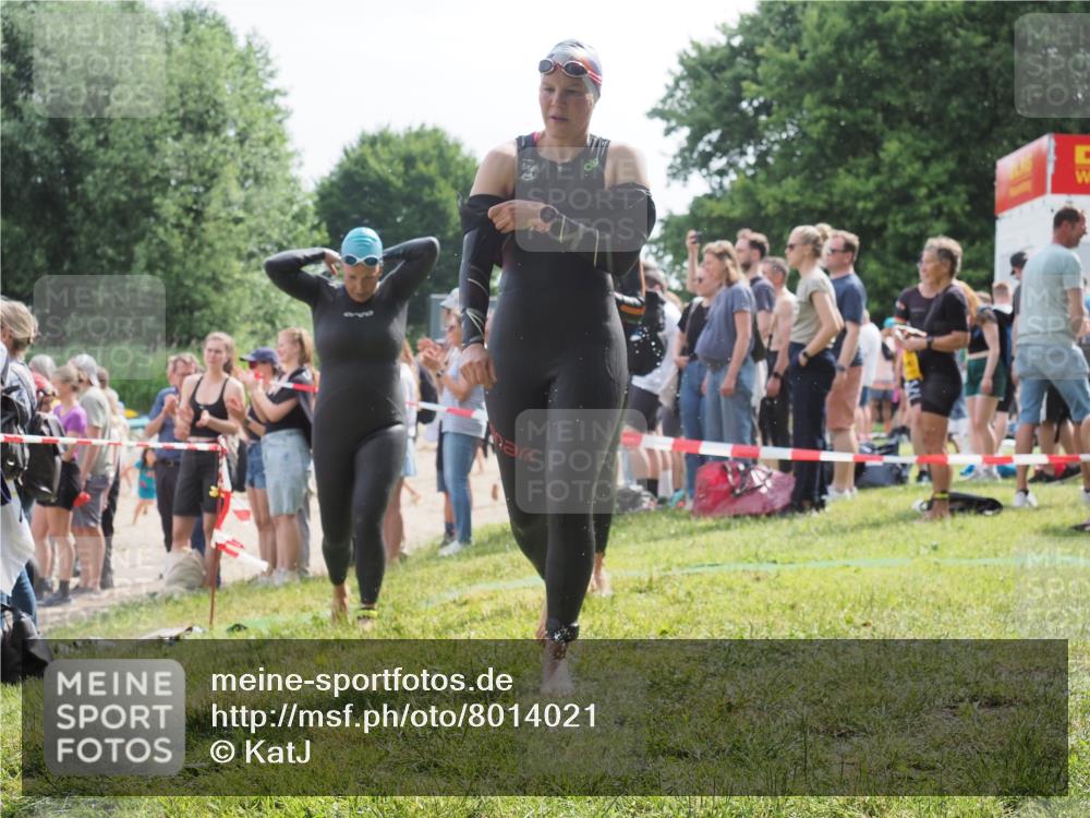 15.06.2025 - 27. Vierlanden-Triathlon KatJ http://msf.ph/oto/8014021 15.06.2025 10:15:01 Schwimmen 476, 521, 525, 528, 570, 592, 593, 605, 608, 1397 meine-sportfotos.de