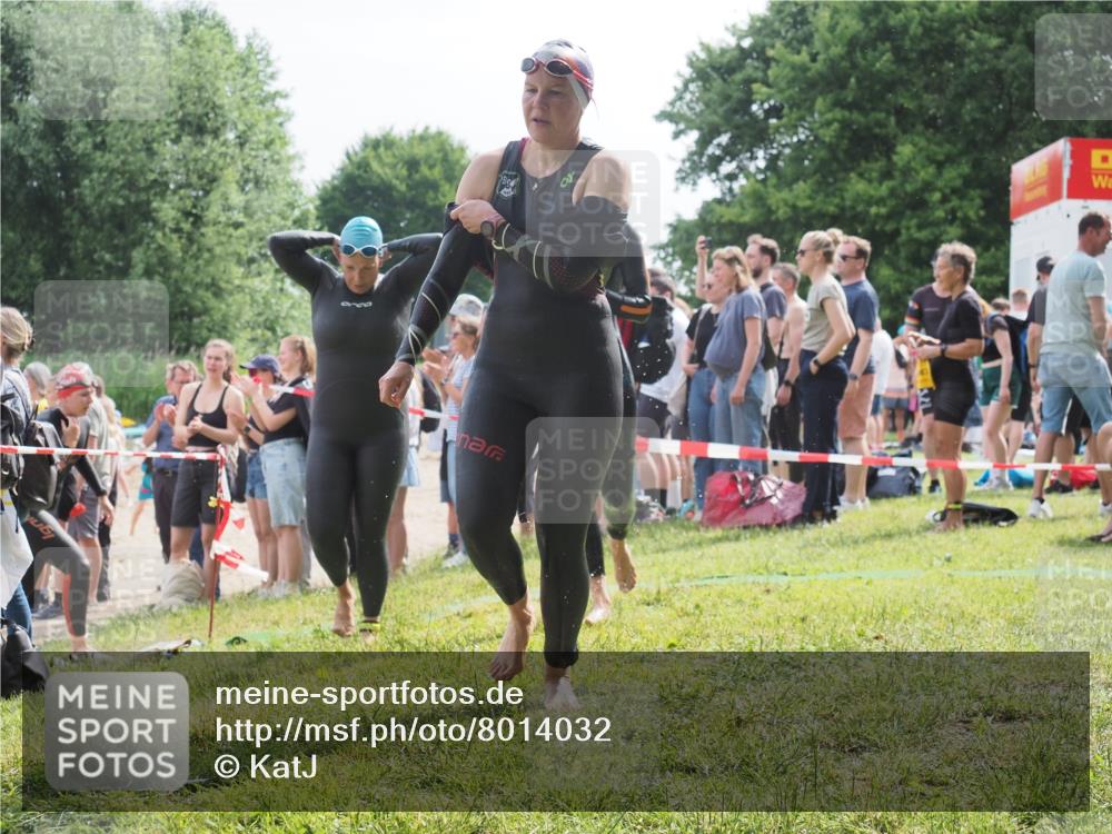 15.06.2025 - 27. Vierlanden-Triathlon KatJ http://msf.ph/oto/8014032 15.06.2025 10:15:01 Schwimmen 476, 521, 525, 528, 570, 592, 593, 605, 608, 1397 meine-sportfotos.de