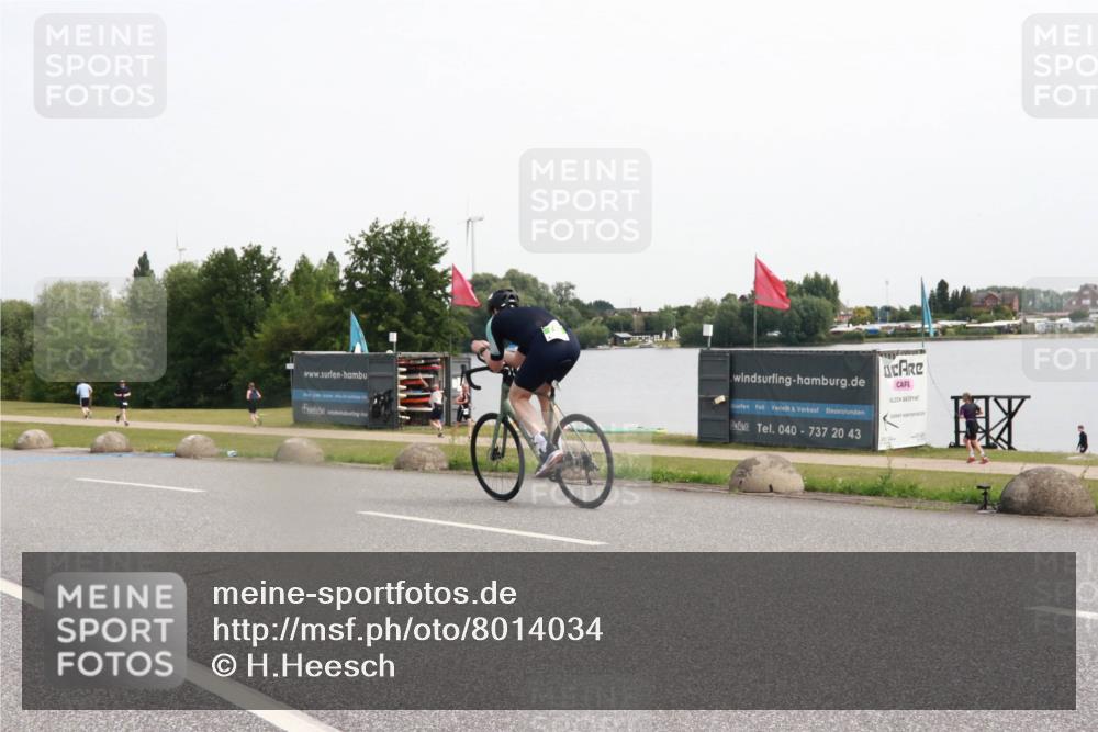 15.06.2025 - 27. Vierlanden-Triathlon H.Heesch http://msf.ph/oto/8014034 15.06.2025 11:14:09 Radfahren 763 meine-sportfotos.de