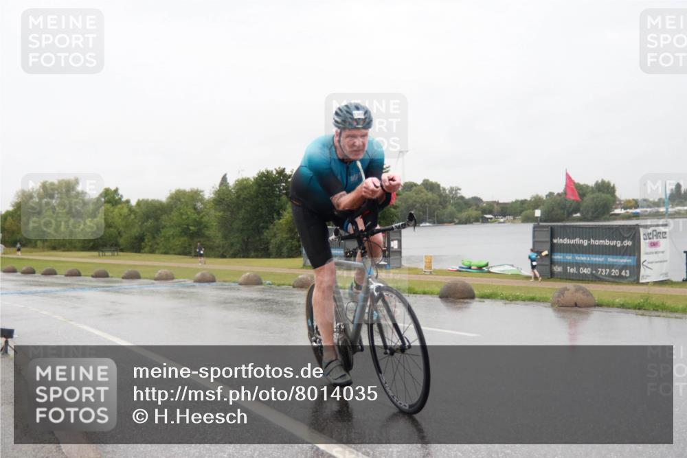 21.06.2025 - 27. Vierlanden-Triathlon H.Heesch http://msf.ph/oto/8014035 15.06.2025 13:58:08 Radfahren 1305 meine-sportfotos.de