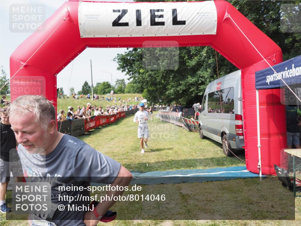 21.06.2025 - 27. Vierlanden-Triathlon MichiJ http://msf.ph/oto/8014046 15.06.2026 11:30:58 Ziel 610 meine-sportfotos.de