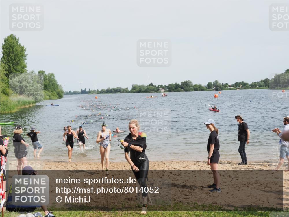 21.06.2025 - 27. Vierlanden-Triathlon MichiJ http://msf.ph/oto/8014052 15.06.2026 10:15:48 Schwimmen 483, 505, 509, 564, 577, 590, 630 meine-sportfotos.de