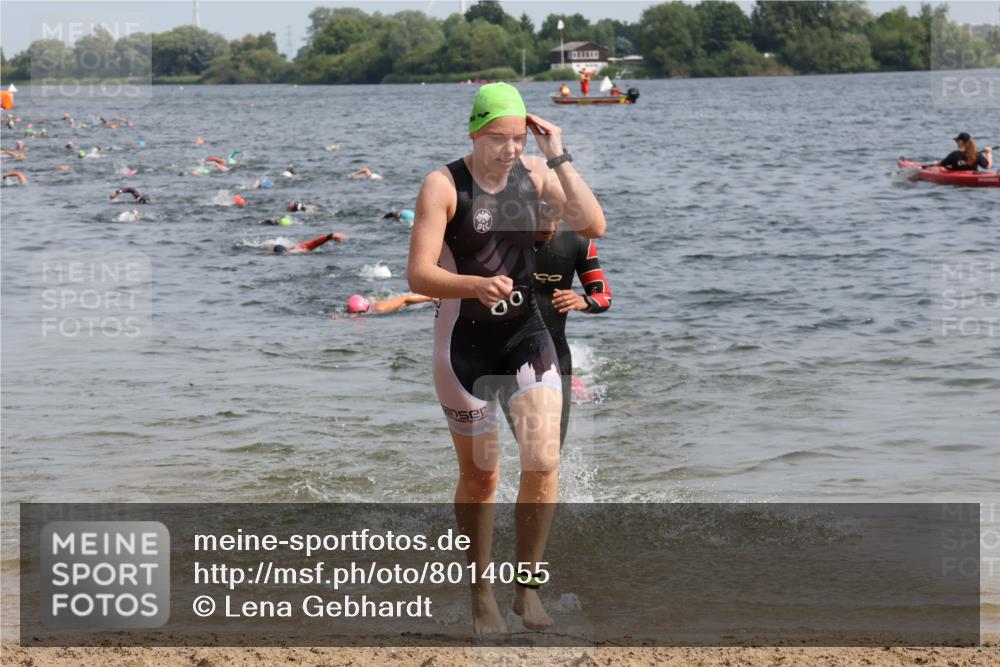 15.06.2025 - 27. Vierlanden-Triathlon Lena Gebhardt http://msf.ph/oto/8014055 15.06.2025 10:14:19 Schwimmen 482, 565, 618, 632 meine-sportfotos.de