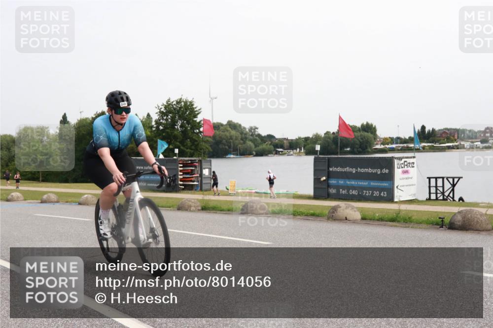 15.06.2025 - 27. Vierlanden-Triathlon H.Heesch http://msf.ph/oto/8014056 15.06.2025 11:14:24 Radfahren 160 meine-sportfotos.de