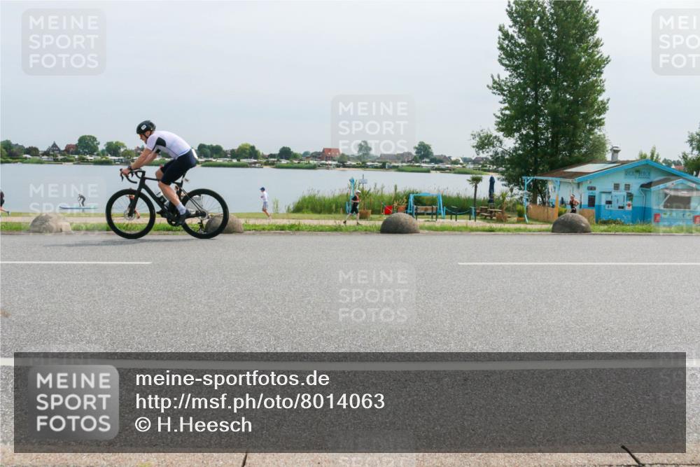 15.06.2025 - 27. Vierlanden-Triathlon H.Heesch http://msf.ph/oto/8014063 15.06.2025 11:09:51 Radfahren 709 meine-sportfotos.de