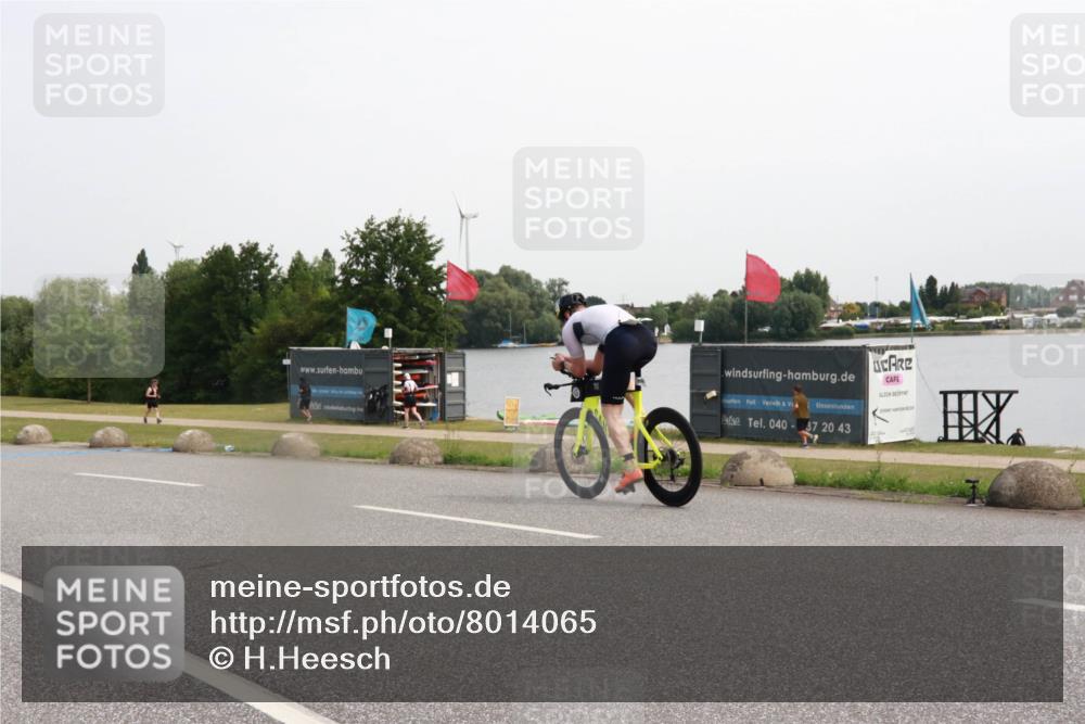 15.06.2025 - 27. Vierlanden-Triathlon H.Heesch http://msf.ph/oto/8014065 15.06.2025 11:14:27 Radfahren 160, 380 meine-sportfotos.de